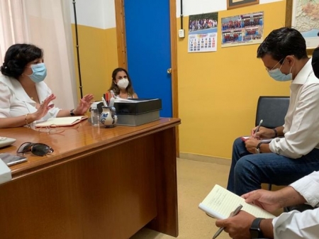 Imagen de la reunión con el Colegio Público Genil (PSOE)