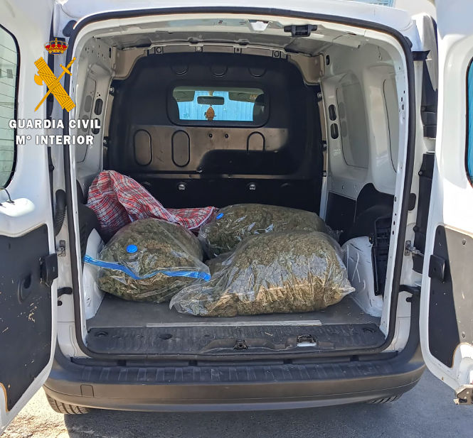 Marihuana en la parte trasera de la furgoneta (GUARDIA CIVIL)