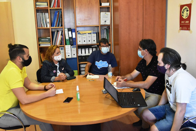 Imagen de la reunión con Pedro Honrrubia (IU)