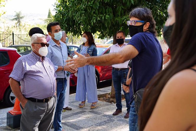 Imagen de la visita a la Calle Primavera (PSOE)