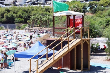 Puesto de Socorro en una Playa de Almuñécar (AYTO. ALMUÑÉCAR) Puesto de Socorro en una Playa de Almuñécar (AYTO. ALMUÑÉCAR)