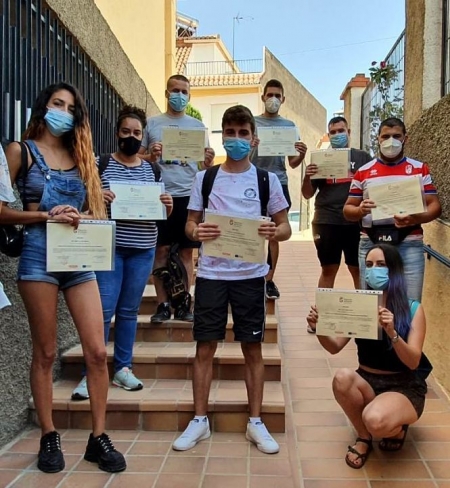 Alumnos del curso con su diploma (DIPUTACIÓN)