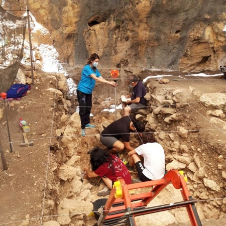 Arqueologos trabajando en el Tajos de Marchales(UGR)