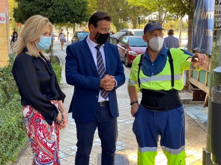 Imagen de la visita a uno de los barrios (AYTO. GRANADA) 