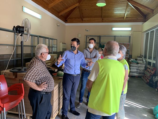 Visita al centro de reparto de alimentos del Zaidín (PSOE)