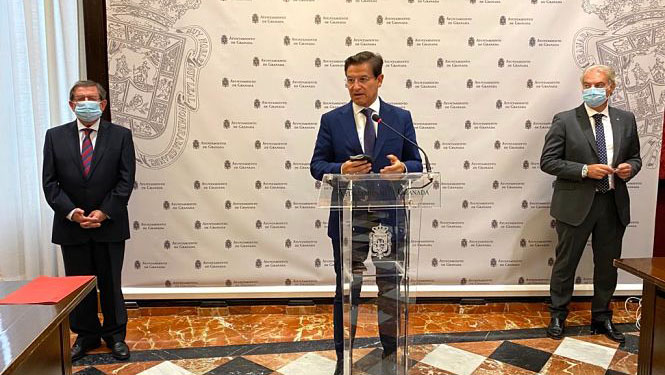 Luis González, Luis Salvador, y José Antonio Huertas, en rueda de prensa (AYUNTAMIENTO) 