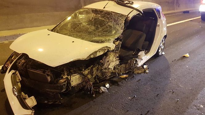 Estado de un coche tras un accidente en la A-7 (AYUNTAMIENTO) 