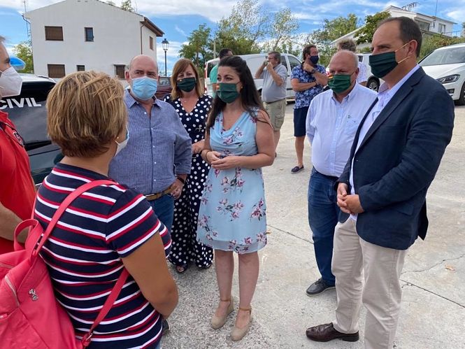 Manuel Martín, segundo por la derecha en la imagen, en una visita de Vox (VOX) 