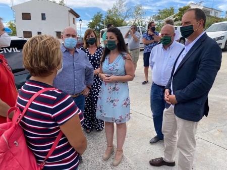 Manuel Martín, segundo por la derecha en la imagen, en una visita de Vox (VOX) 