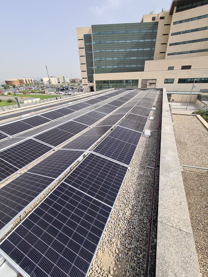 Nuevas  placas fotovoltaicas del Hospital San Cecilio (HUSC)