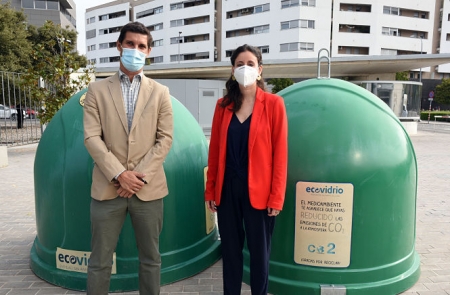 La Diputada de Medio AMbiente y el gerente de Ecovidrio han hecho balance de la recogida de vidrio (R. MARTÍNEZ / DIPUTACIÓN) La Diputada de Medio AMbiente y el gerente de Ecovidrio han hecho balance de la recogida de vidrio (R. MARTÍNEZ / DIPUTACIÓN)