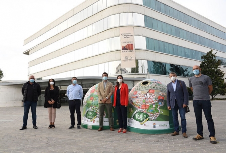 Imagen de la presentación de los contenedores personalizados (R. MARTÍNEZ / DIPGRA)