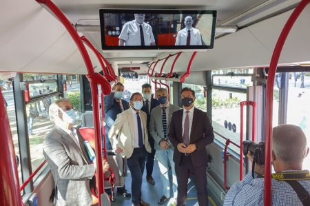 Nuevos autobuses urbanos de Granada (JAVIER ALGARRA /AYUNTAMIENTO) 