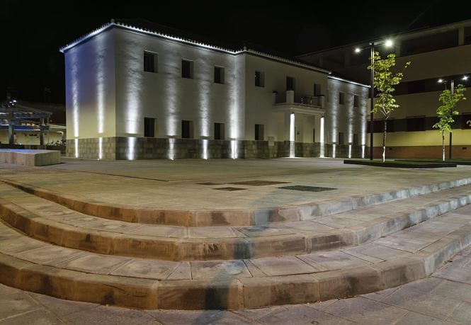 Ayuntamiento de Otura iluminado (AYTO. OTURA) 