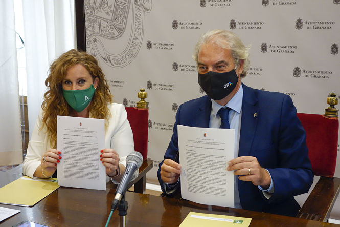 José Antonio Huertas y Ruth Martos en rueda de prensa (JAVIER ALGARRA / AYUNTAMIENTO)
