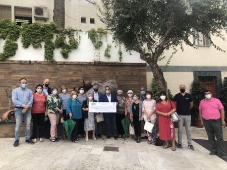 Imagen de la entrega del talón (AYTO. ÓRGIVA) Imagen de la entrega del talón (AYTO. ÓRGIVA)