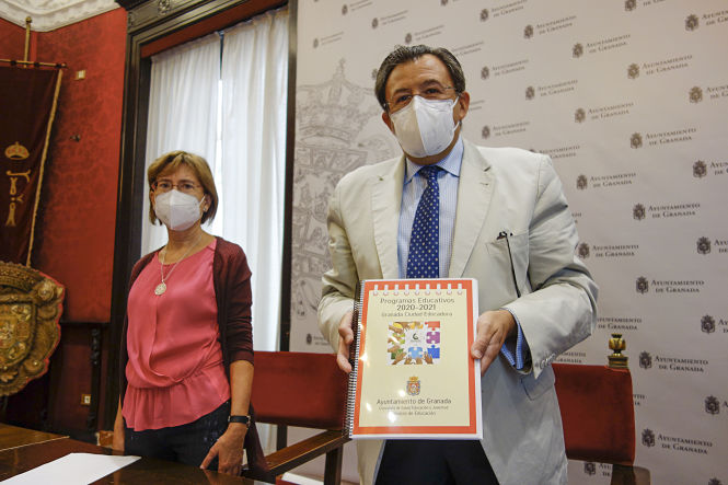 Presentación de la guia de programas educativos (JAVIER ALGARRA / AYUNTAMIENTO)