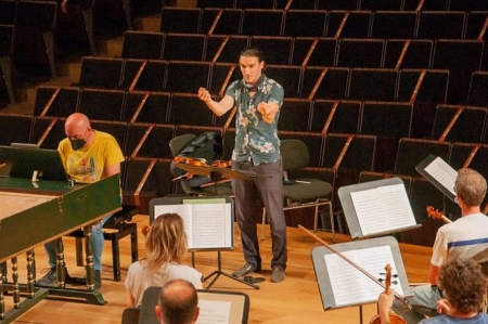 Sergey Malov ensaya con la OCG (OCG) 