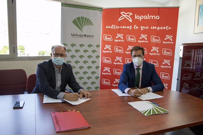 Firma del acuerdo entre Unicaja Banco y la Cooperativa Granada La Palma (UNICAJA BANCO) 