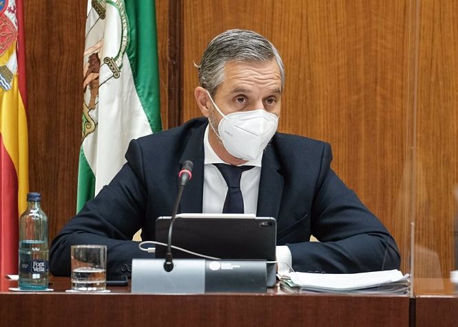 El consejero de Hacienda, Juan Bravo, en una imagen de archivo durante su comparecencia parlamentaria en comisión (PARLAMENTO DE ANDALUCÍA) 