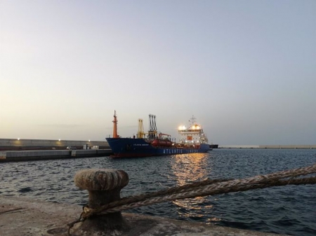 Carga y descarga en el Puerto de Motril (PUERTO) Carga y descarga en el Puerto de Motril (PUERTO)