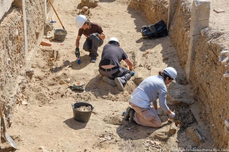 Trabajos de exhumación. Foto de archivo (AYUNTAMIENTO DE CÁDIZ) 