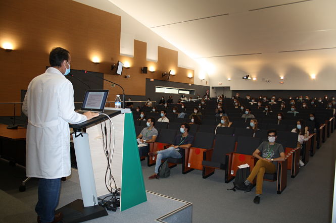 Acto de bienvenida a los nuevos residentes (HUSC)