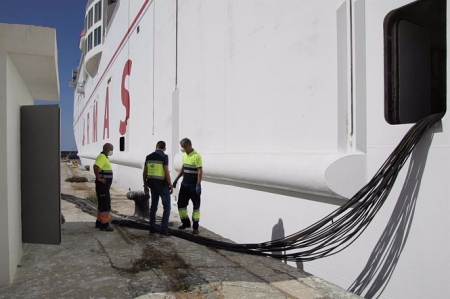 Trabajos para la conexión a la red eléctrica de un barco (PUERTO) 