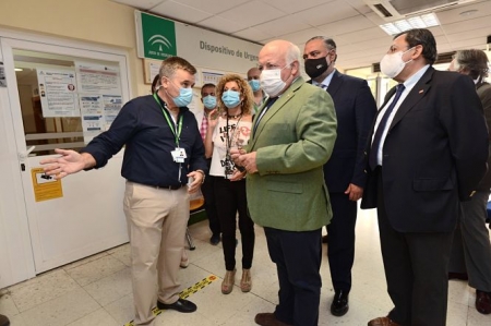 Imagen de la visita de Jesús Aguirre al Centro de Salud del Zaidín (JUNTA)