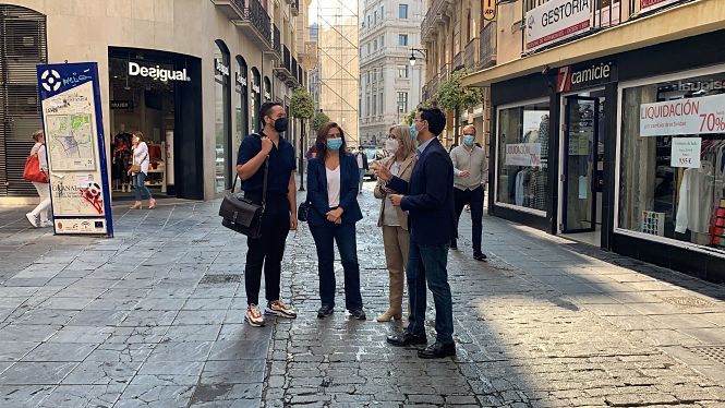 Miembros del PSOE han visitado los comercios de la Calle Mesones (PSOE)