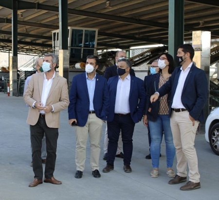 Miguel Ángel Torrico durante la visita a la cooperativa de Loja (PP) 