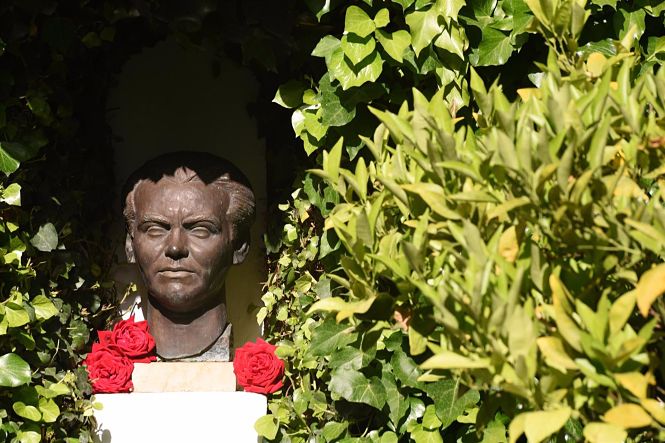 Busto de Federico García Lorca en el patio de su Museo Casa Natal (DIPUTACIÓN DE GRANADA) 