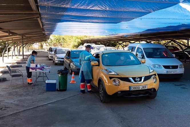 Realización de pruebas del test Covid-19 en el aparcamiento del Hospital Militar de Sevilla. 2 de septiembre 2020 - EDUARDO BRIONES / EUROPA PRESS)