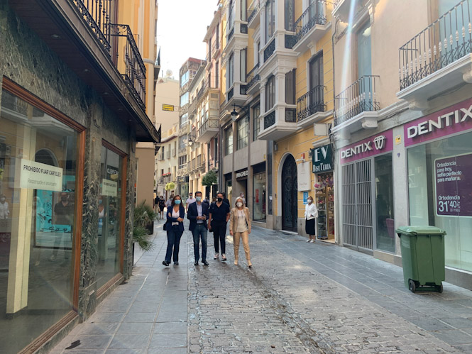 Imagen de la visita a la Calle Mesones (PSOE)