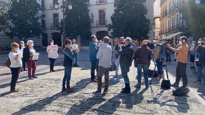 Concentración por `crisis alimentaria` en Granada (ASOCIACIÓN PRO DERECHOS HUMANOS DE ANDALUCÍA) 