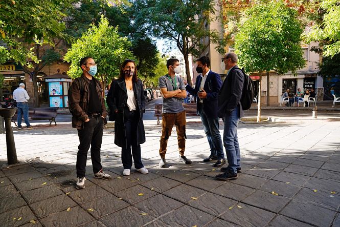 Imagen de la visita al Barriod e Doctores (PSOE)