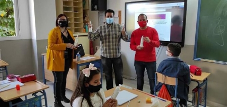 Entrega de gel hidroalcoholico (AYTO. CÚLLAR VEGA)