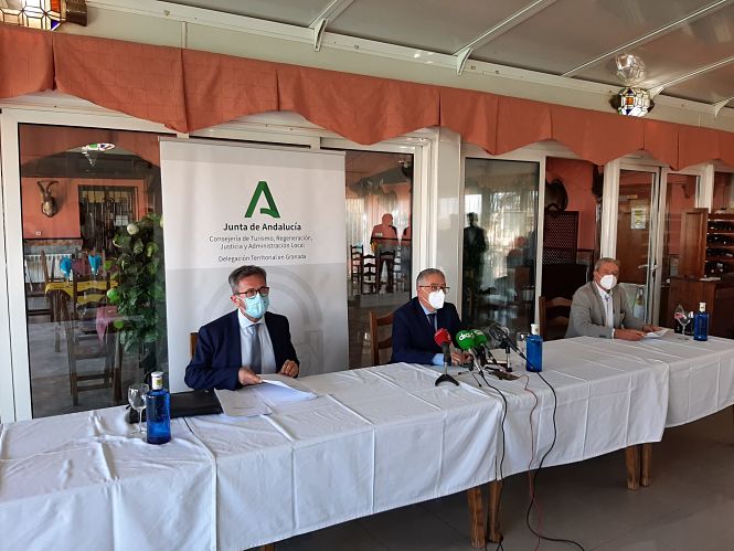 Manuel Muñoz y Gustavo Rodríguez en rueda de prensa (JUNTA)