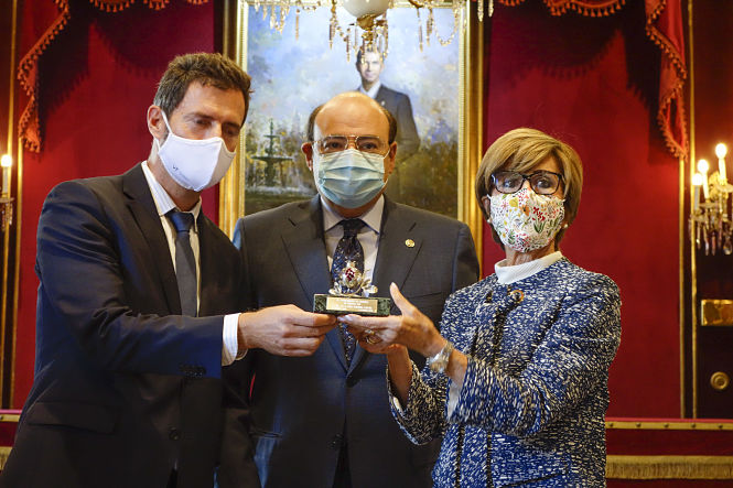 Imagen del homenaje a Luis Portero (JAVIER ALGARRA / AYUNTAMIENTO)