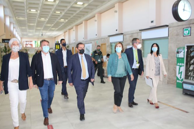 Sandra García ha visitado el aeropuerto García Lorca (SUBDELEGACIÓN)