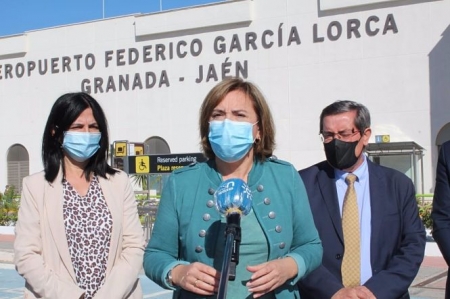 La delegada del Gobierno de España en Andalucía, Sandra García, junto al aeropuerto de Granada (SUBDELEGACIÓN DEL GOBIERNO EN GRANADA) La delegada del Gobierno de España en Andalucía, Sandra García, junto al aeropuerto de Granada (SUBDELEGACIÓN DEL GOBIERNO EN GRANADA)
