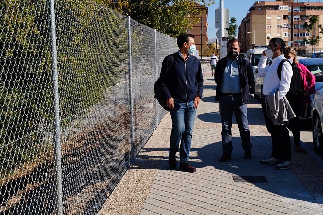Francisco Cuenca durante la visita a La Chana (PSOE)