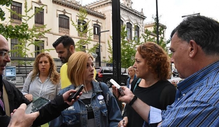 La diputada y coordinadora provincial, Mari Carmen Pérez, junto a la responsable de Áreas de IU Granada y concejala de Igualdad de Vegas del Genil, Mati Ramiro (IU) La diputada y coordinadora provincial, Mari Carmen Pérez, junto a la responsable de Áreas de IU Granada y concejala de Igualdad de Vegas del Genil, Mati Ramiro (IU)