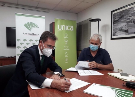 Firma de un convenio entre Unicaja Banco y la Cooperativa El Grupo (UNICAJA) 