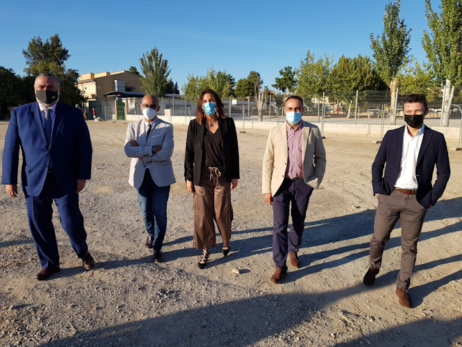 Visita de Loles López a los terrenos donde irá el nuevo instituto (PP) 