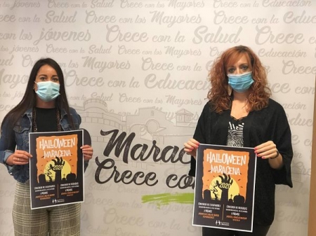 a la izquierda Sofía Bedón, concejala de Juventud, a la derecha Berta Linares, concejala de Comercio en la presentación de Halloween (AYTO. MARACENA)