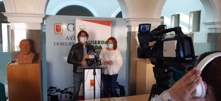 Manuel Ortiz y Mari Carmen Pérez en rueda de prensa (IU) Manuel Ortiz y Mari Carmen Pérez en rueda de prensa (IU)