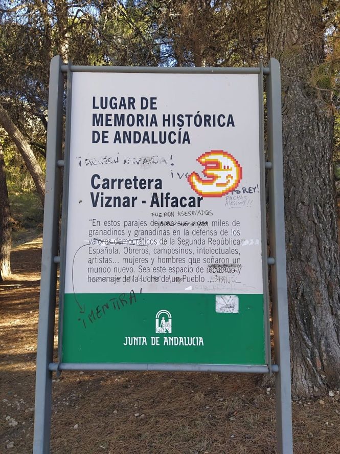 Placa en el Barranco de Víznar (ASOCIACIÓN VERDAD, JUSTICIA Y REPARACIÓN) 