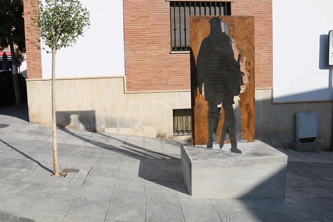 Escultura de Fernando El Católico en Alhendín (AYTO. ALHENDÍN)