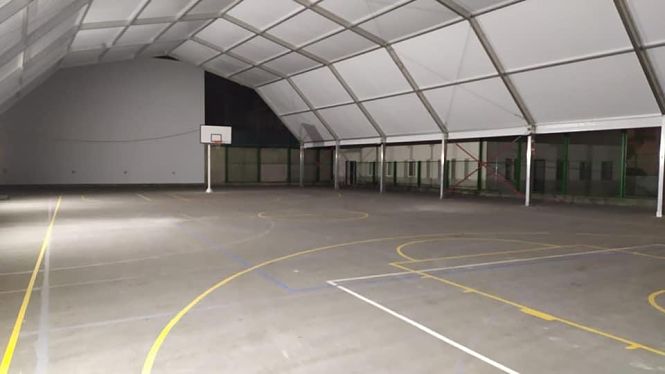 Carpa instalada en el Colegio (AYTO. VEGAS DEL GENIL) 